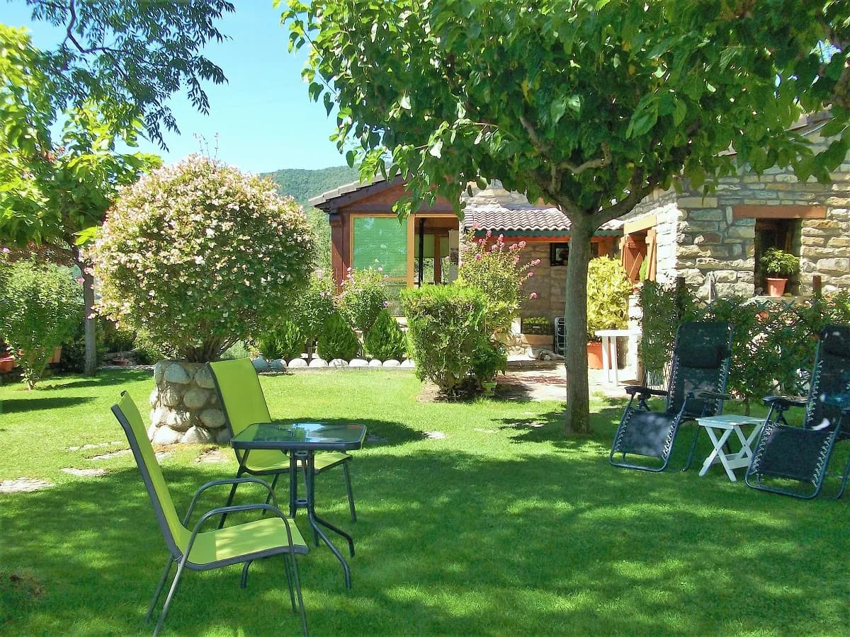 Stone house and garden at Casa Rural La Era